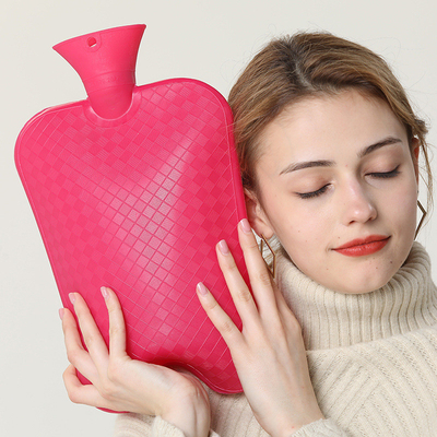 قیمت خوب بطری آب گرم لاستیکی نرم با پوشش، کیسه آب گرم 3 لیتر برای درد درد آنلاین
